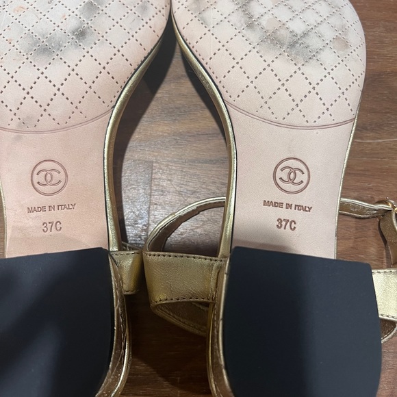 CHANEL SS 2022, Gold & Pearl CC leather sandals, NWT ( NEVER WORN) - Picture 8 of 10